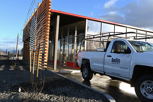 Bouten truck by store